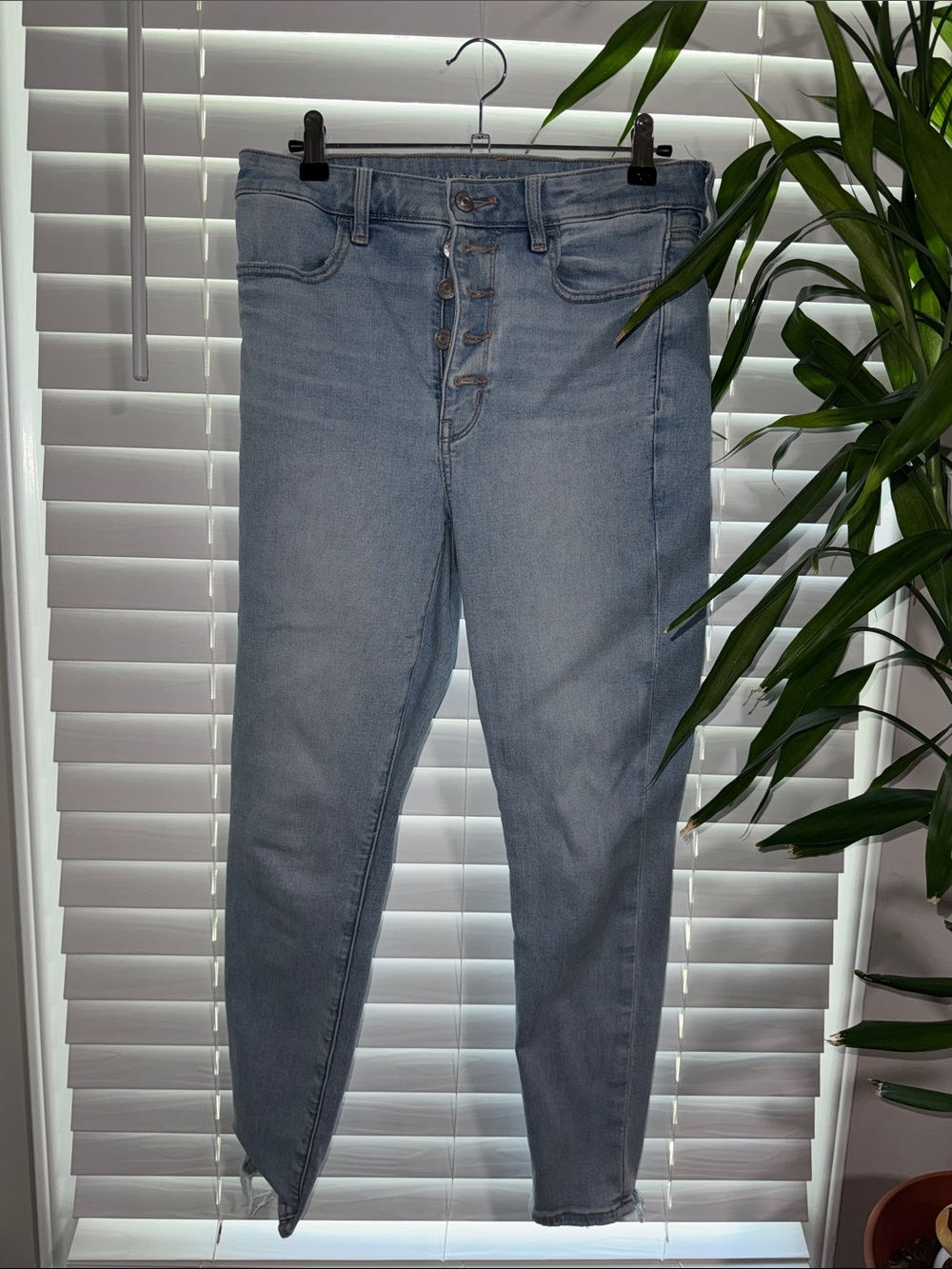 American Eagle Outfitters Light Blue High-Rise Button-Fly Jeggings - Size 6 Shor